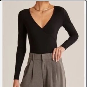 EUC Women’s Abercrombie Black Long Sleeve Soft AF Faux Wrap Bodysuit XXS